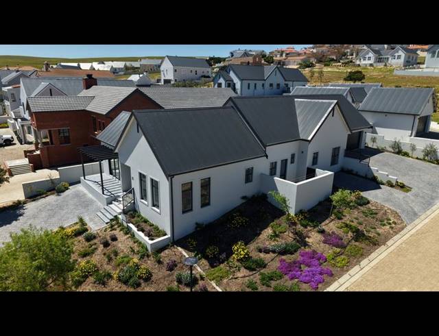 4 BEDROOM HOUSE FOR SALE IN MOUNT ROYAL GOLF ESTATE